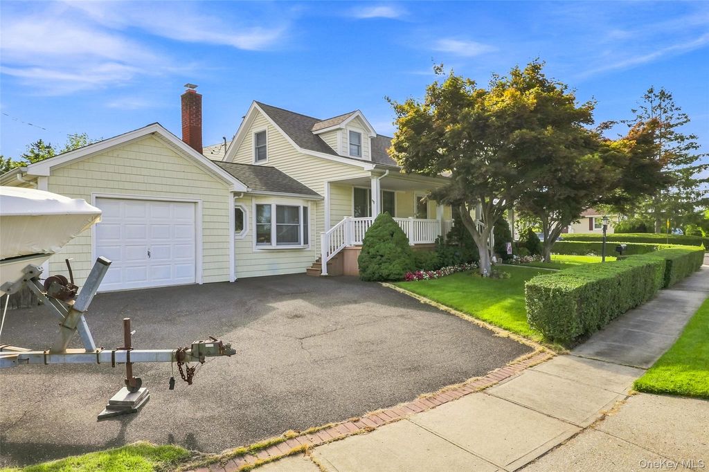 46 Woodbine Drive E, Hicksville, NY 11801 — photo 4