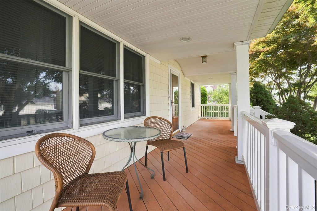 46 Woodbine Drive E, Hicksville, NY 11801 — photo 5