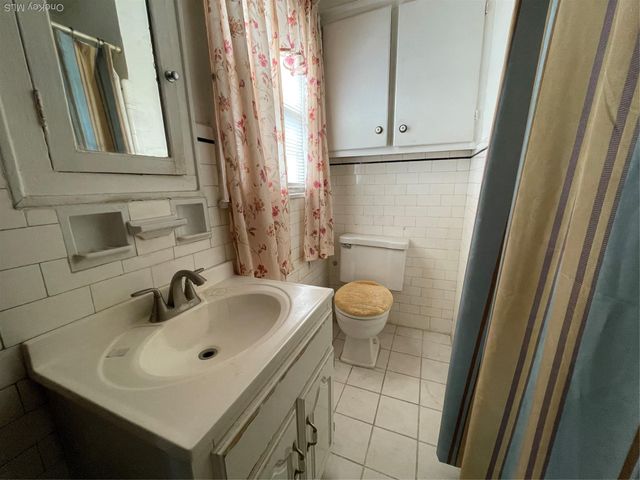 30 Putnam Avenue, Lynbrook, NY 11563