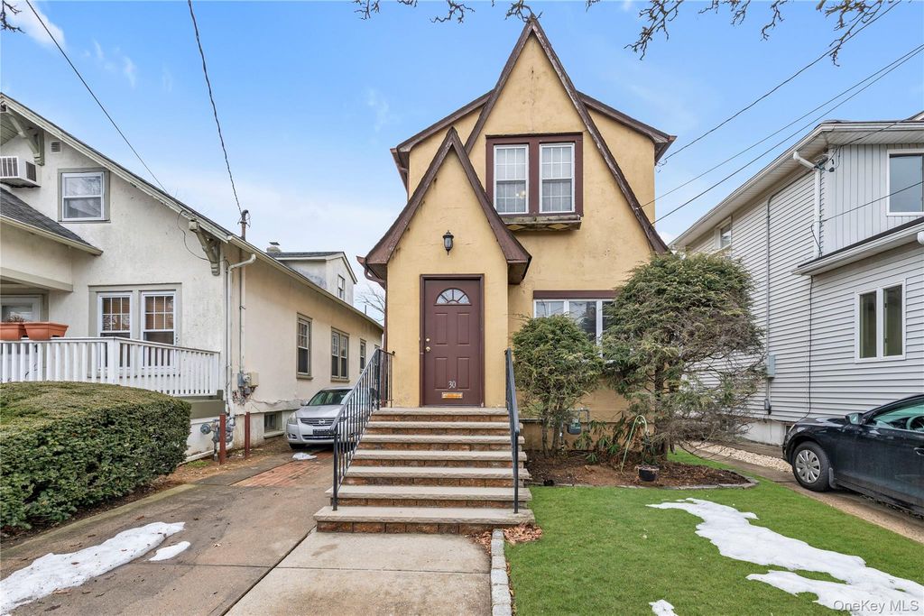 30 Putnam Avenue, Lynbrook, NY 11563