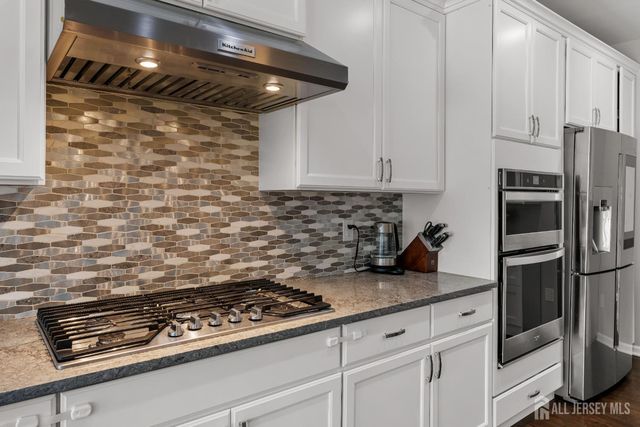 20 Hyacinth Lane, Monroe, NJ 08831