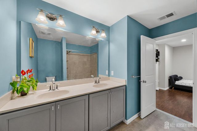 20 Hyacinth Lane, Monroe, NJ 08831