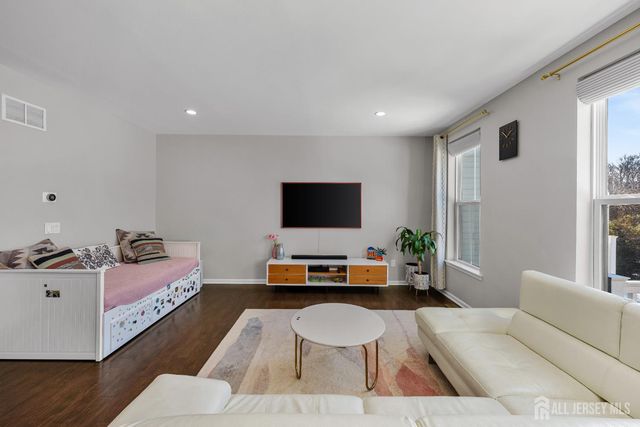 20 Hyacinth Lane, Monroe, NJ 08831