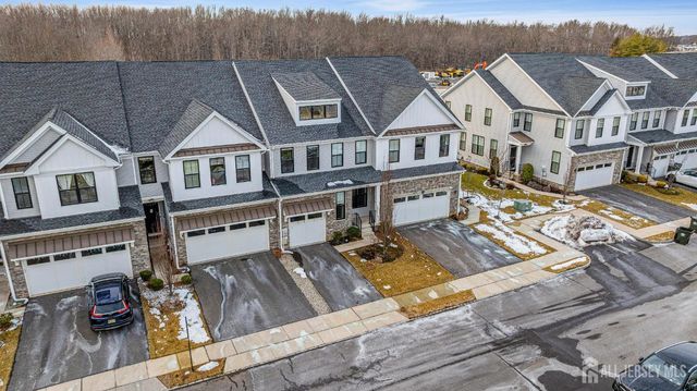 20 Hyacinth Lane, Monroe, NJ 08831