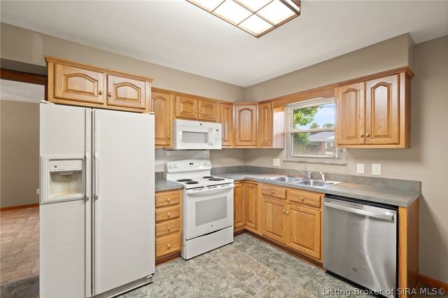 409 Wedgewood Drive, New Albany, IN 47150