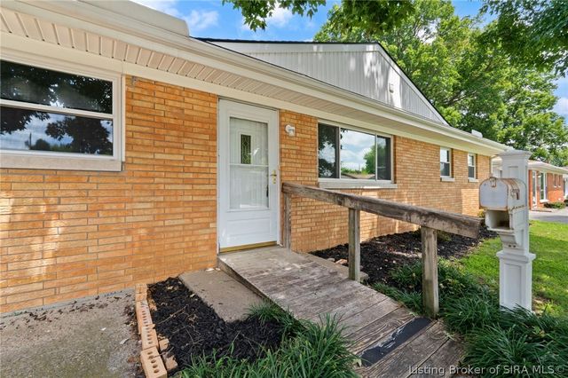 409 Wedgewood Drive, New Albany, IN 47150