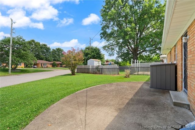 409 Wedgewood Drive, New Albany, IN 47150