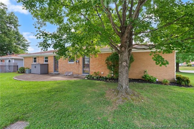 409 Wedgewood Drive, New Albany, IN 47150
