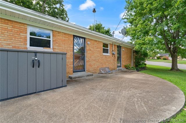 409 Wedgewood Drive, New Albany, IN 47150