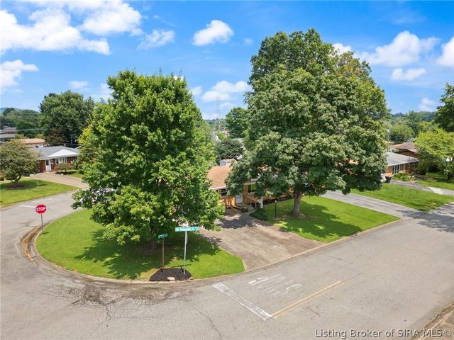 409 Wedgewood Drive, New Albany, IN 47150