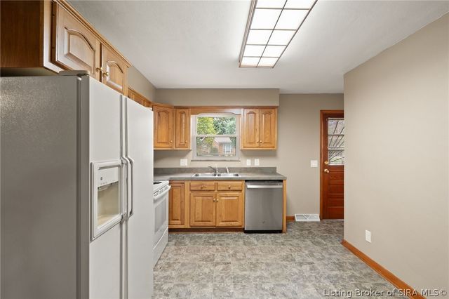409 Wedgewood Drive, New Albany, IN 47150