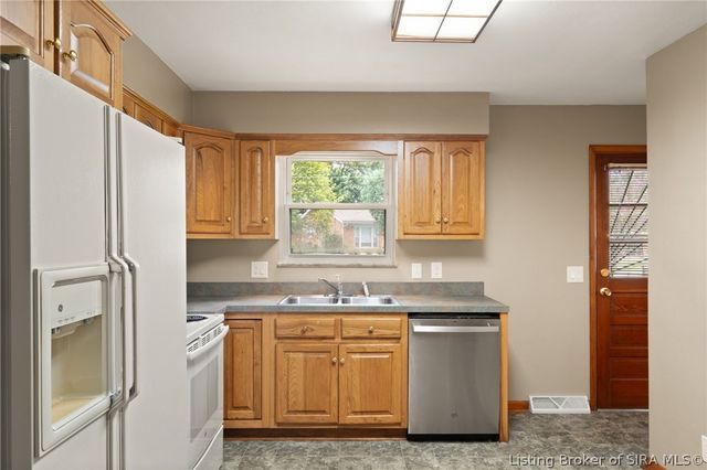 409 Wedgewood Drive, New Albany, IN 47150