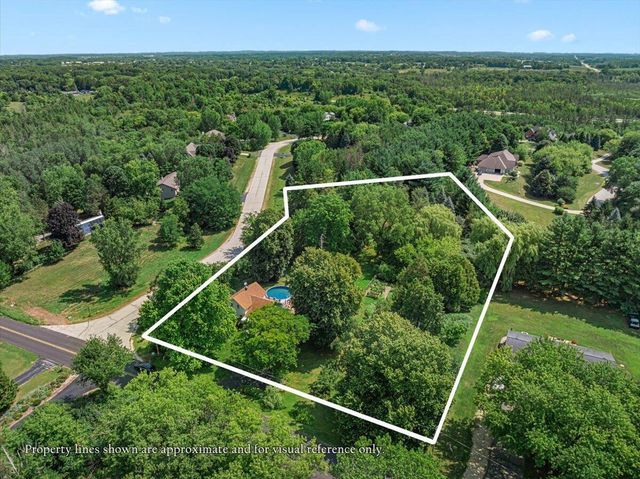 4942 S 18th AVENUE, West Bend, WI 53095