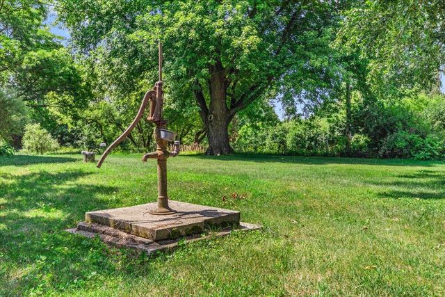 4942 S 18th AVENUE, West Bend, WI 53095