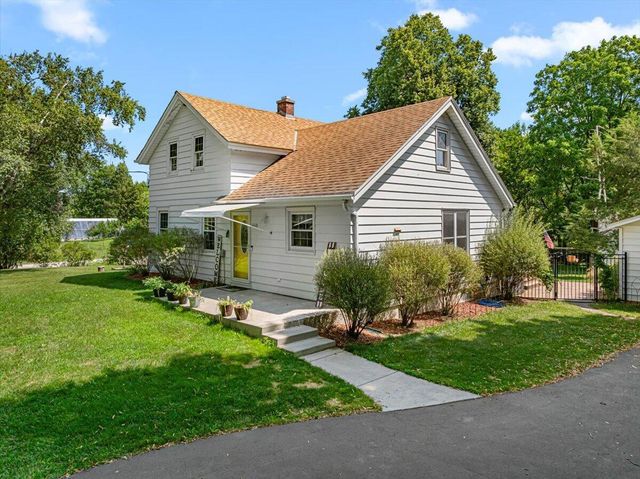4942 S 18th AVENUE, West Bend, WI 53095