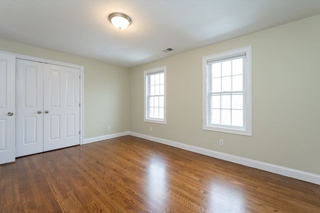 8 Vista Cir, Rutland, MA 01543