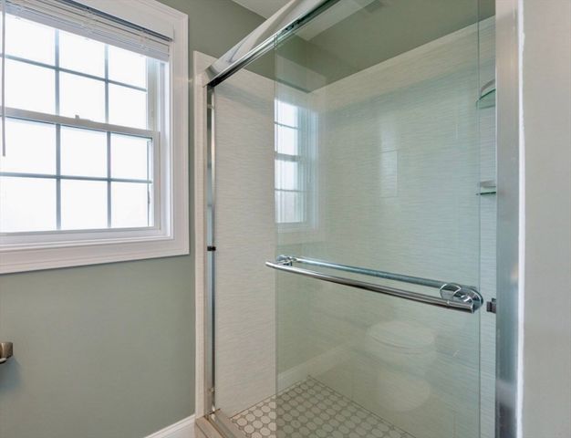 8 Vista Cir, Rutland, MA 01543