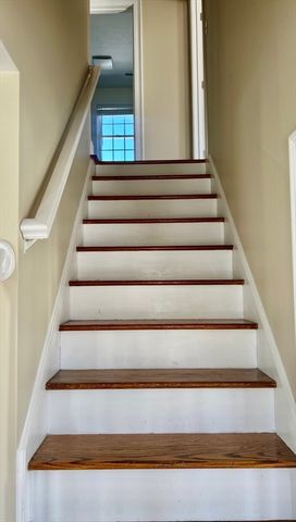 8 Vista Cir, Rutland, MA 01543