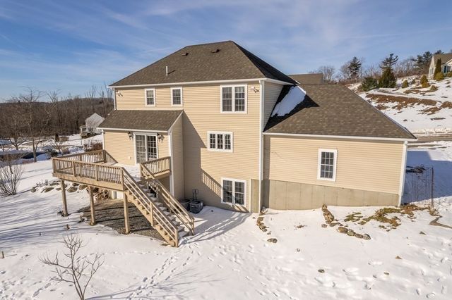 8 Vista Cir, Rutland, MA 01543