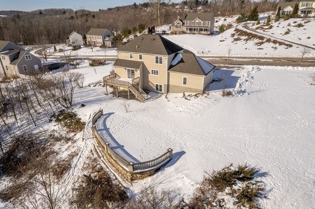 8 Vista Cir, Rutland, MA 01543