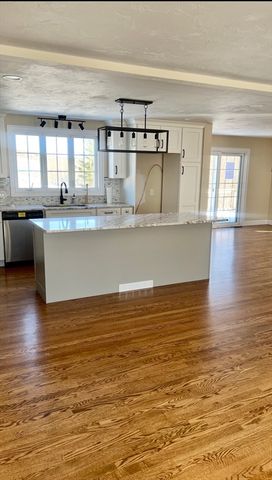 8 Vista Cir, Rutland, MA 01543