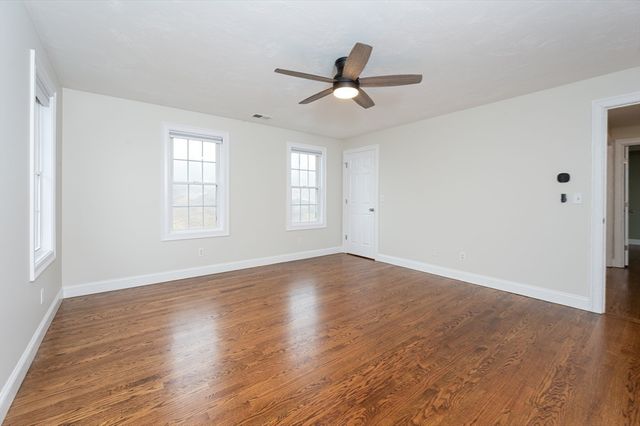 8 Vista Cir, Rutland, MA 01543