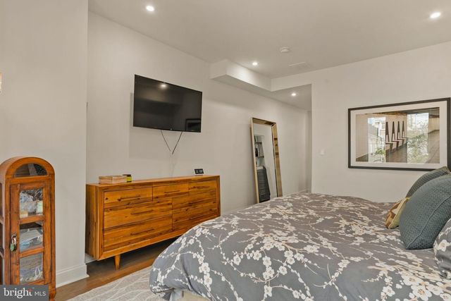 2111 SPRING GARDEN ST, Philadelphia, PA 19130