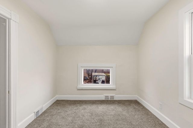 558 Osceola Avenue S, Saint Paul, MN 55102