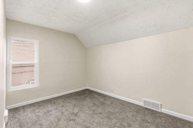 558 Osceola Avenue S, Saint Paul, MN 55102