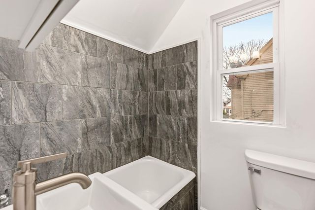 558 Osceola Avenue S, Saint Paul, MN 55102