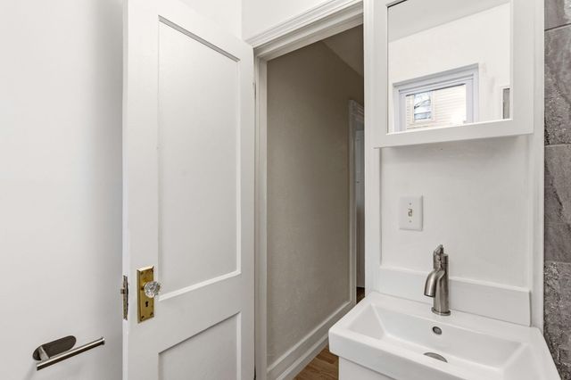 558 Osceola Avenue S, Saint Paul, MN 55102