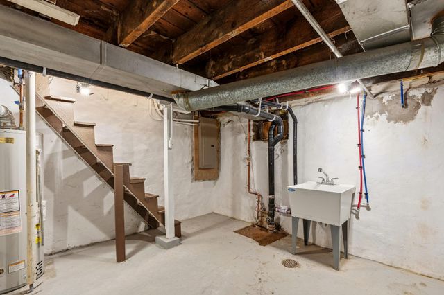 558 Osceola Avenue S, Saint Paul, MN 55102