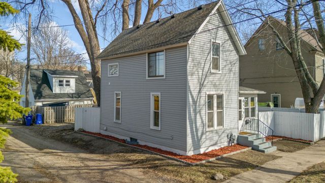 558 Osceola Avenue S, Saint Paul, MN 55102