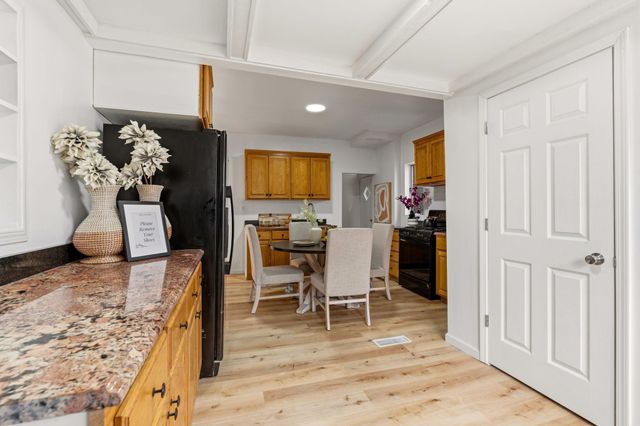 558 Osceola Avenue S, Saint Paul, MN 55102