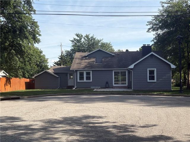 2500 W 47th Terrace, Westwood, KS 66205