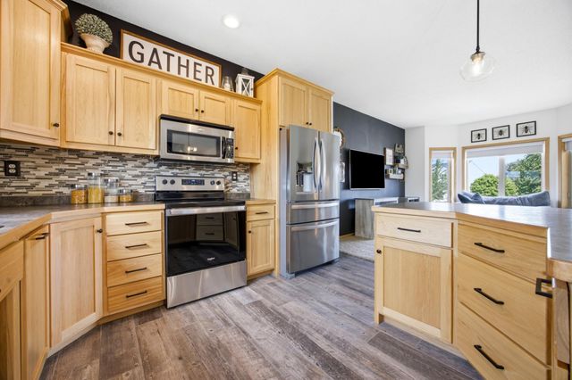 729 36th Avenue W, West Fargo, ND 58078