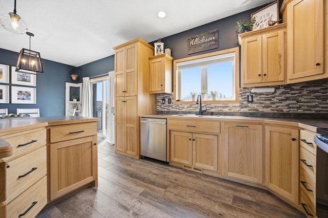 729 36th Avenue W, West Fargo, ND 58078