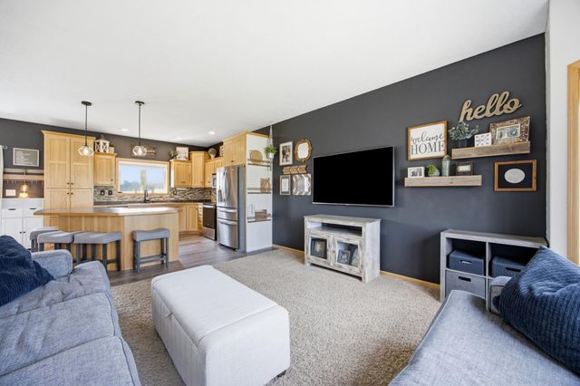729 36th Avenue W, West Fargo, ND 58078