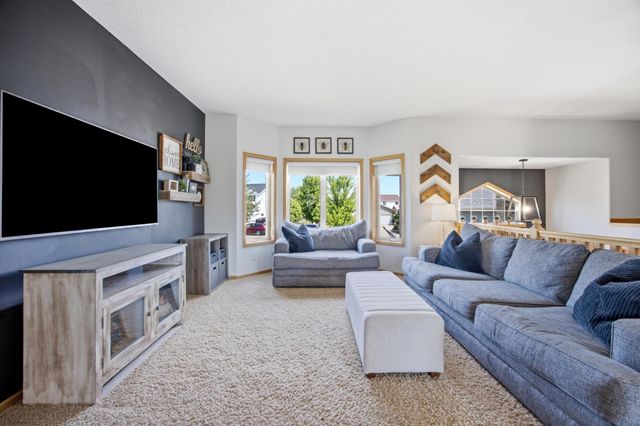 729 36th Avenue W, West Fargo, ND 58078