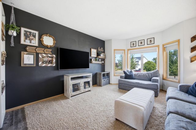 729 36th Avenue W, West Fargo, ND 58078