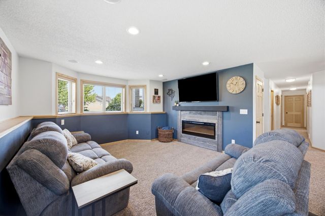 729 36th Avenue W, West Fargo, ND 58078