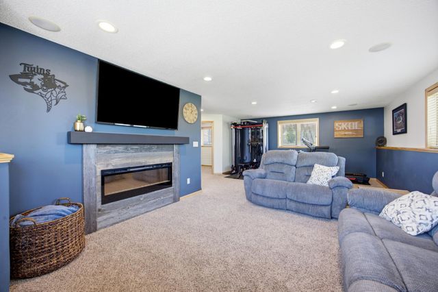 729 36th Avenue W, West Fargo, ND 58078
