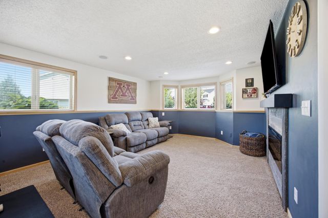 729 36th Avenue W, West Fargo, ND 58078
