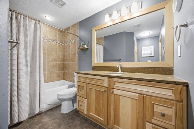 729 36th Avenue W, West Fargo, ND 58078