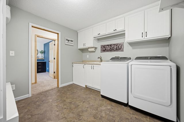 729 36th Avenue W, West Fargo, ND 58078