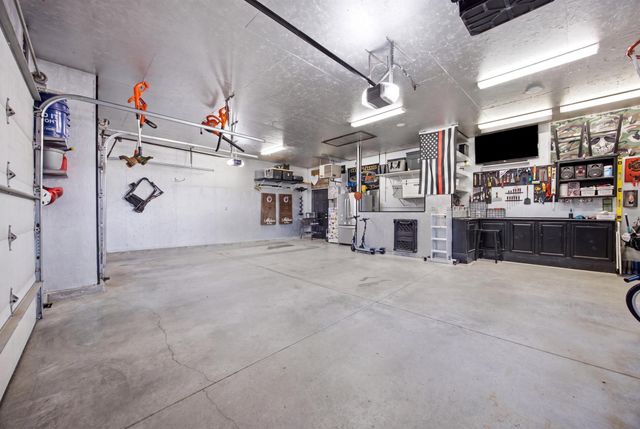 729 36th Avenue W, West Fargo, ND 58078