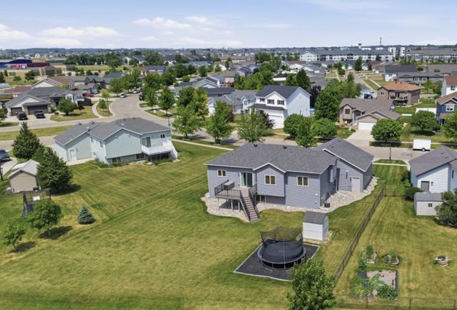 729 36th Avenue W, West Fargo, ND 58078