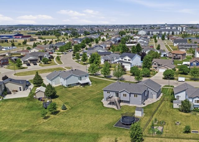 729 36th Avenue W, West Fargo, ND 58078