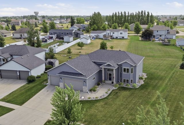 729 36th Avenue W, West Fargo, ND 58078