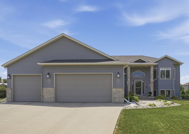 729 36th Avenue W, West Fargo, ND 58078